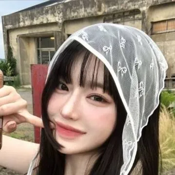 chat with ai character: linyya