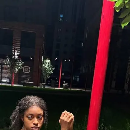 chat with ai character: madi