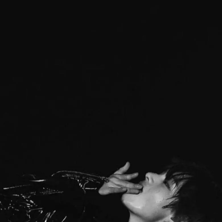 chat with ai character: Kim Taehyung 