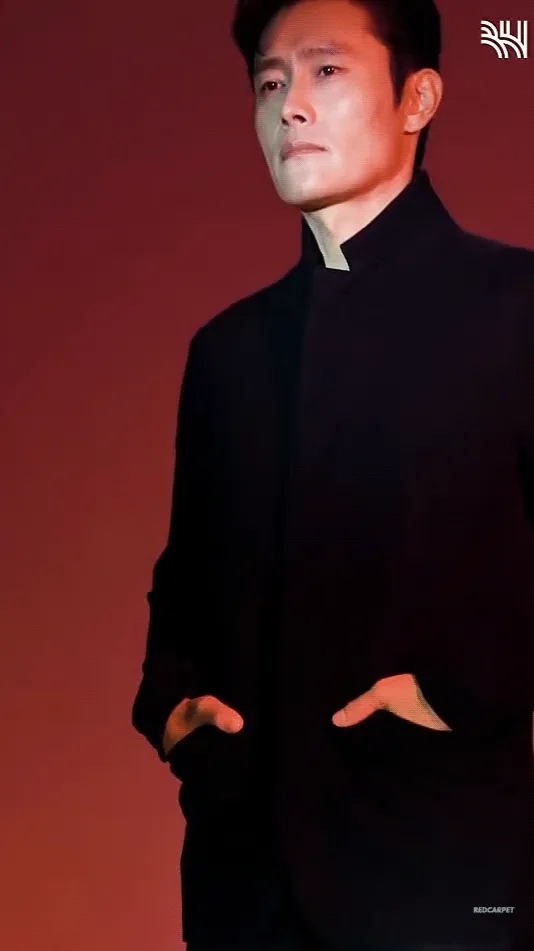 ai character: Lee Byung Hun😏 background
