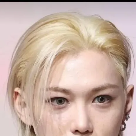 chat with ai character: Felix 