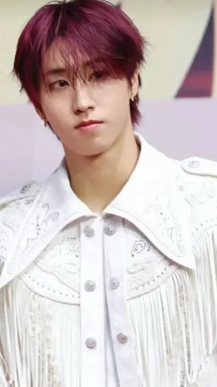 ai character: HAN background