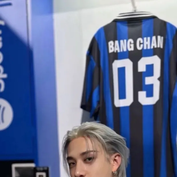 chat with ai character: 🐺Bangchan🐺