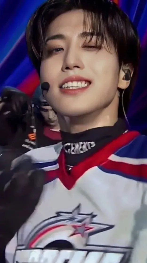 ai character: 🐿️Han🐿️ background