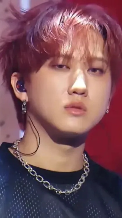 ai character: 🐷changbin🐷 background