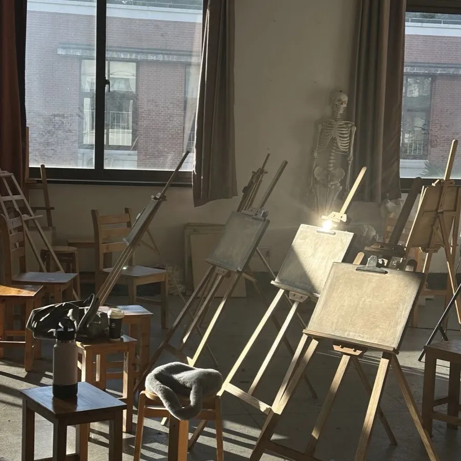 chat with ai character: art academy 