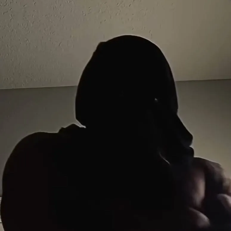 chat with ai character: koing 