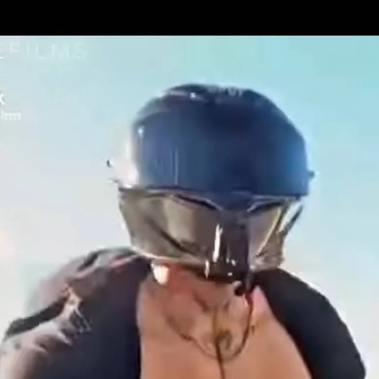 chat with ai character: leo🌊