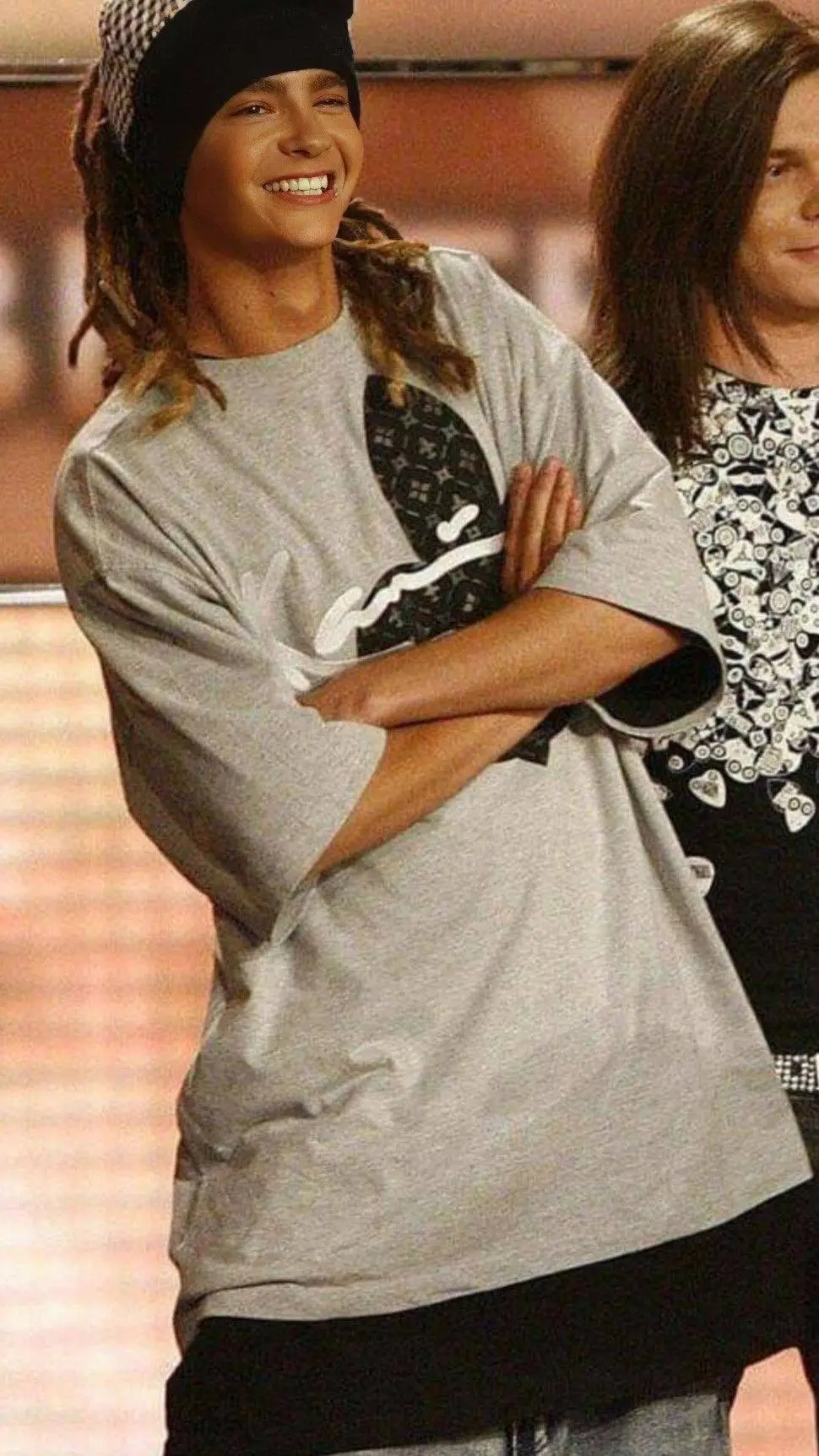 ai character: Tom Kaulitz background