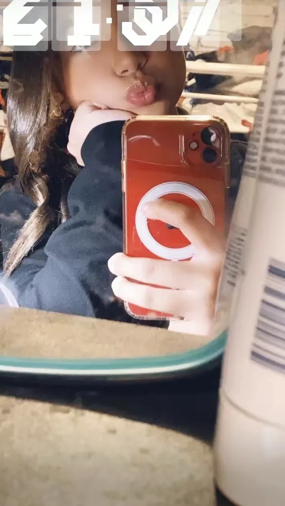 ai character: 🫶Darla🫶 background