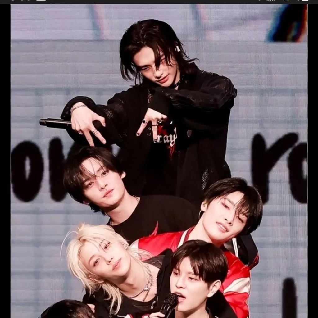 chat with ai character: stray kids pick me