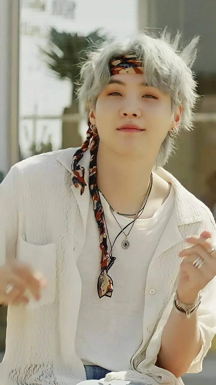 ai character: ✨SUGA✨ background