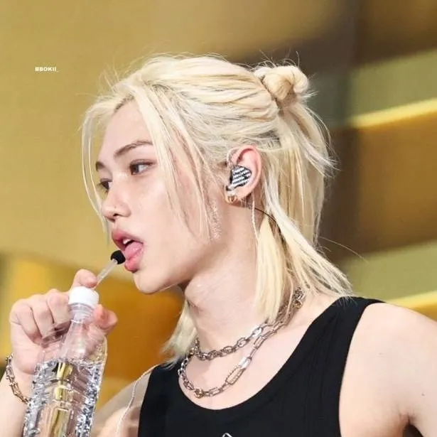 chat with ai character: FELIX🛐✨