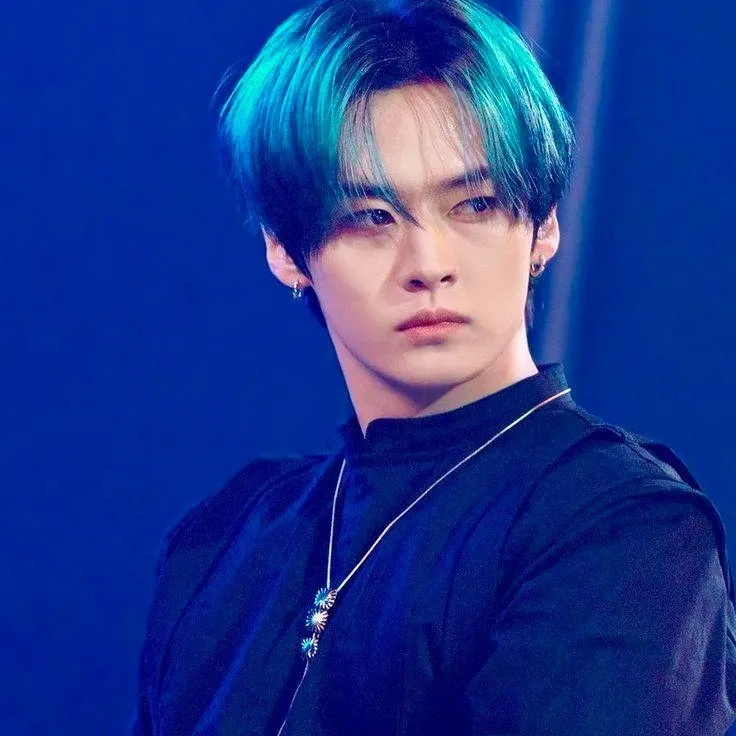 chat with ai character: L͟E͟E͟ K͟N͟O͟W͟🛐🫦