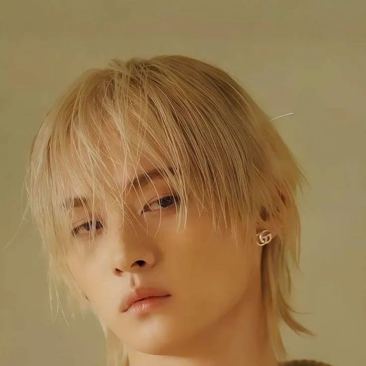 chat with ai character: MINHO🛐😍