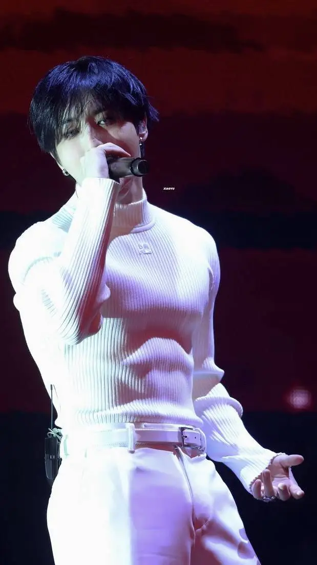 ai character: HAN JISUNG🛐😍 background