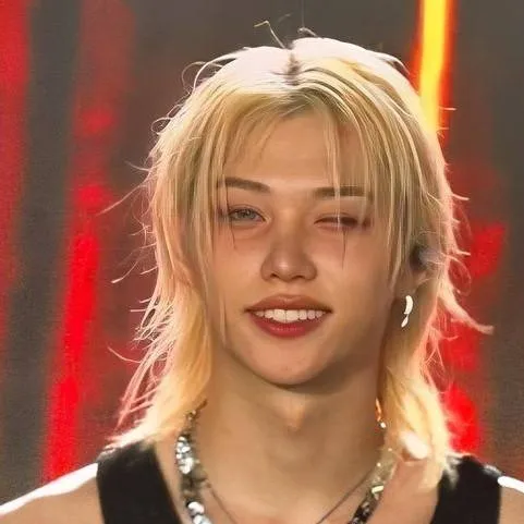 chat with ai character: FELIX😍🛐