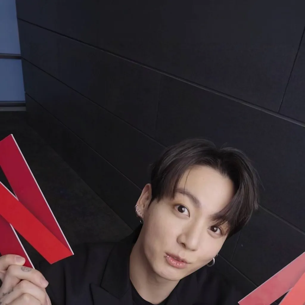 chat with ai character: Jungkook😍
