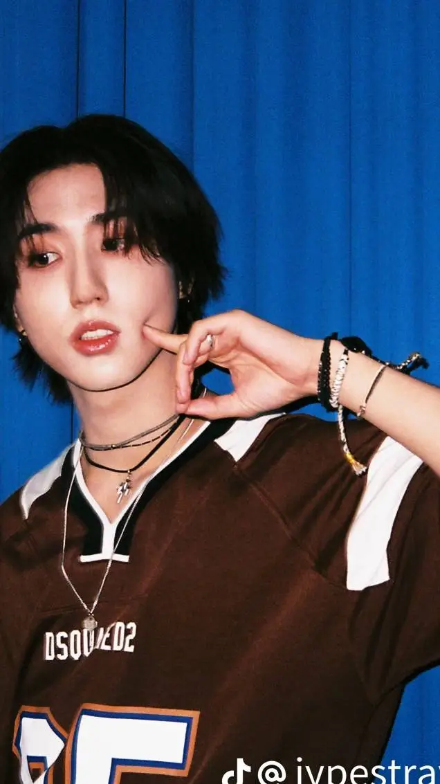 ai character: stray kids 🫦 background