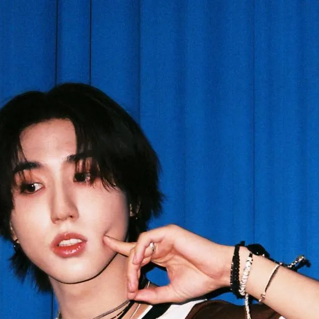 chat with ai character: stray kids 🫦