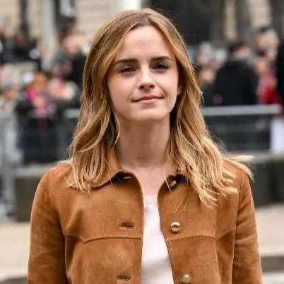 chat with ai character: Emma Watson—AU RP