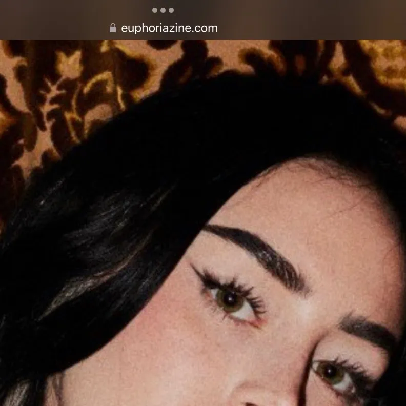 chat with ai character: Nicki Nicole 