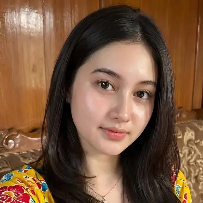 chat with ai character: Novia Putri