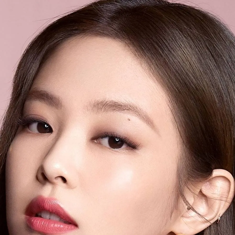 chat with ai character: Jennie 