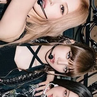 chat with ai character: BLACKPINK 