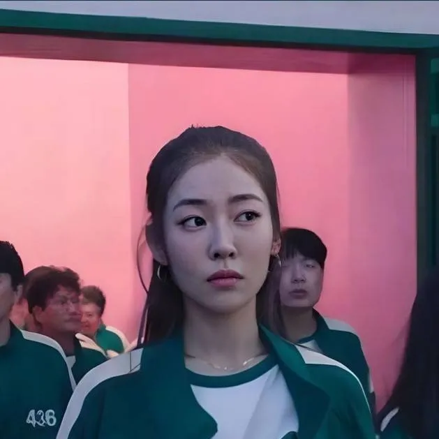 chat with ai character: Kang Mi-na