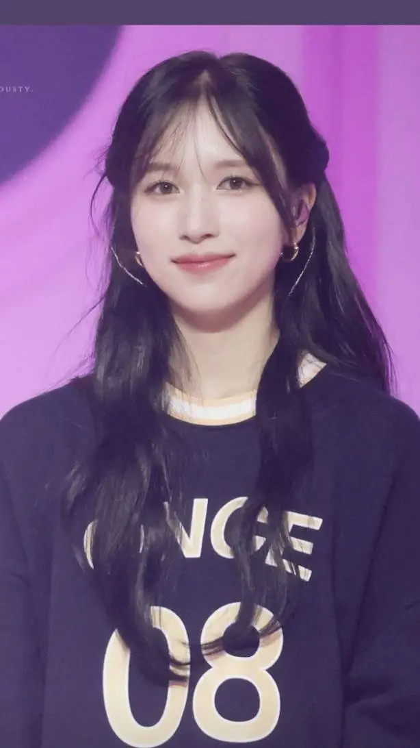 ai character: Mina  background