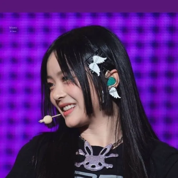 chat with ai character: Hanni 