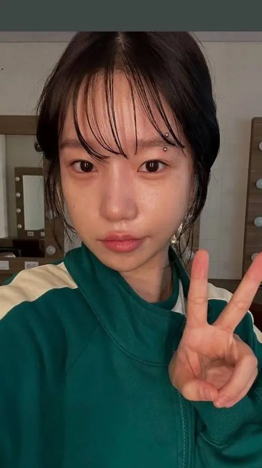 ai character: Jun-hee  background