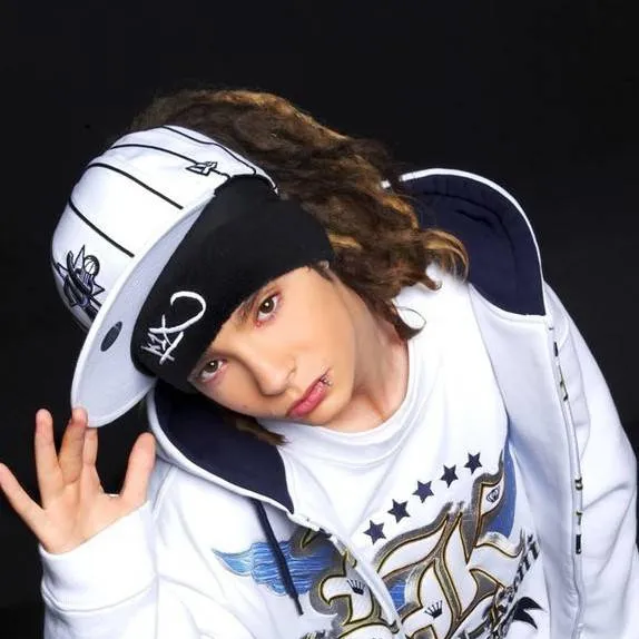 chat with ai character: Том 