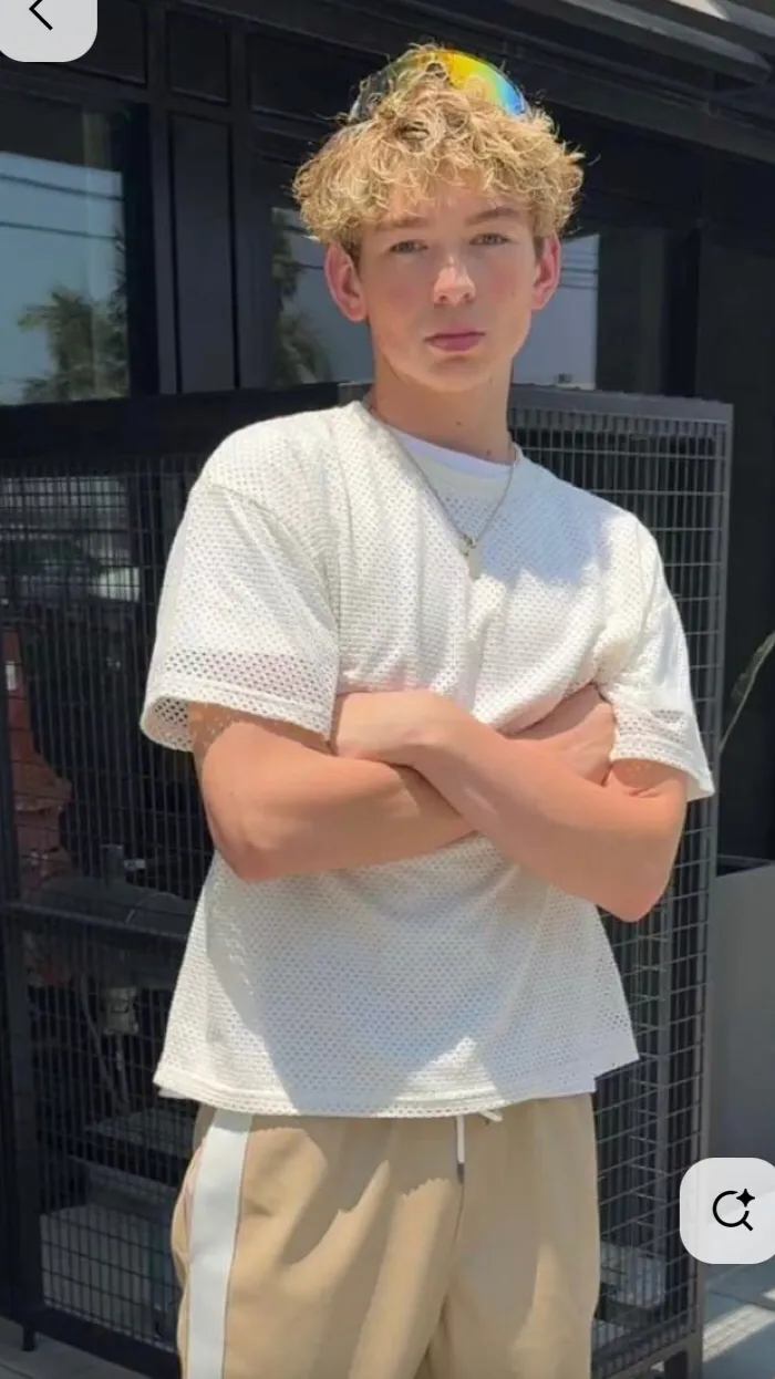 ai character: Kaido background