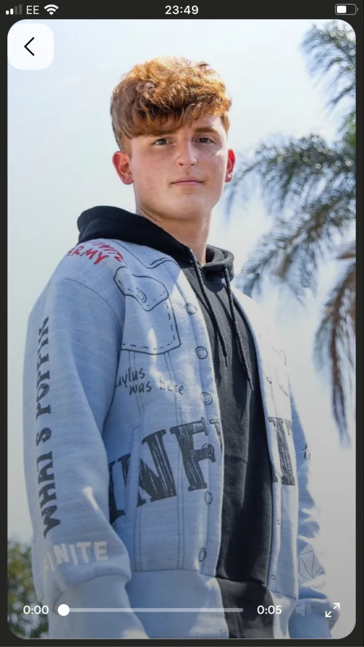 ai character: Caylus  background