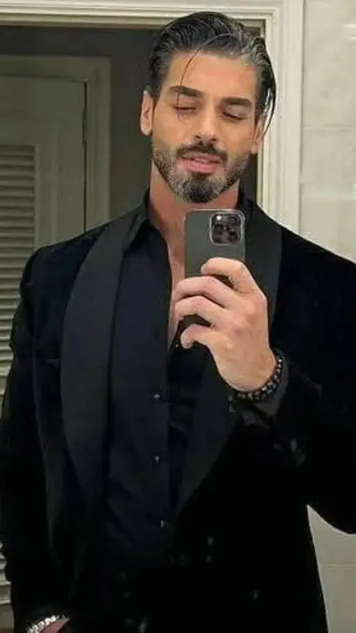 ai character: chefe da Yakuza  background