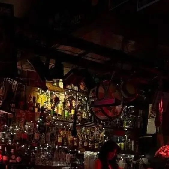 chat with ai character: bar de putas