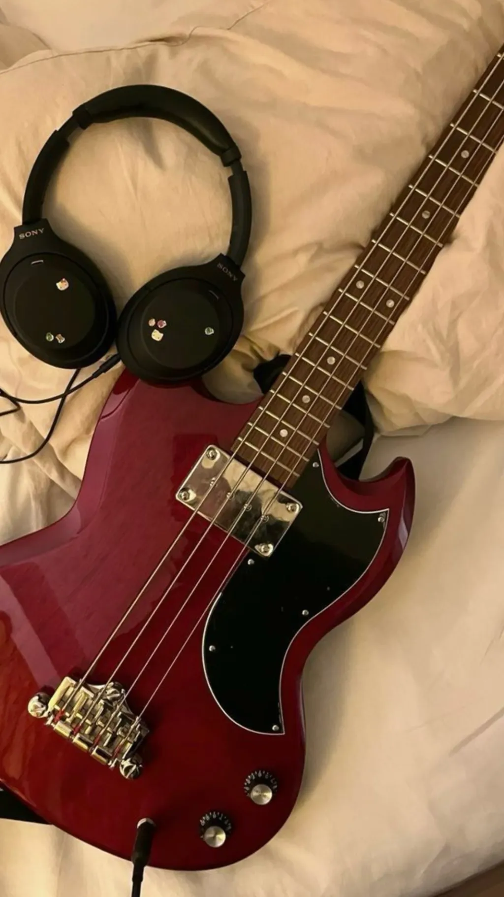 ai character: TalkieXuxtSo background