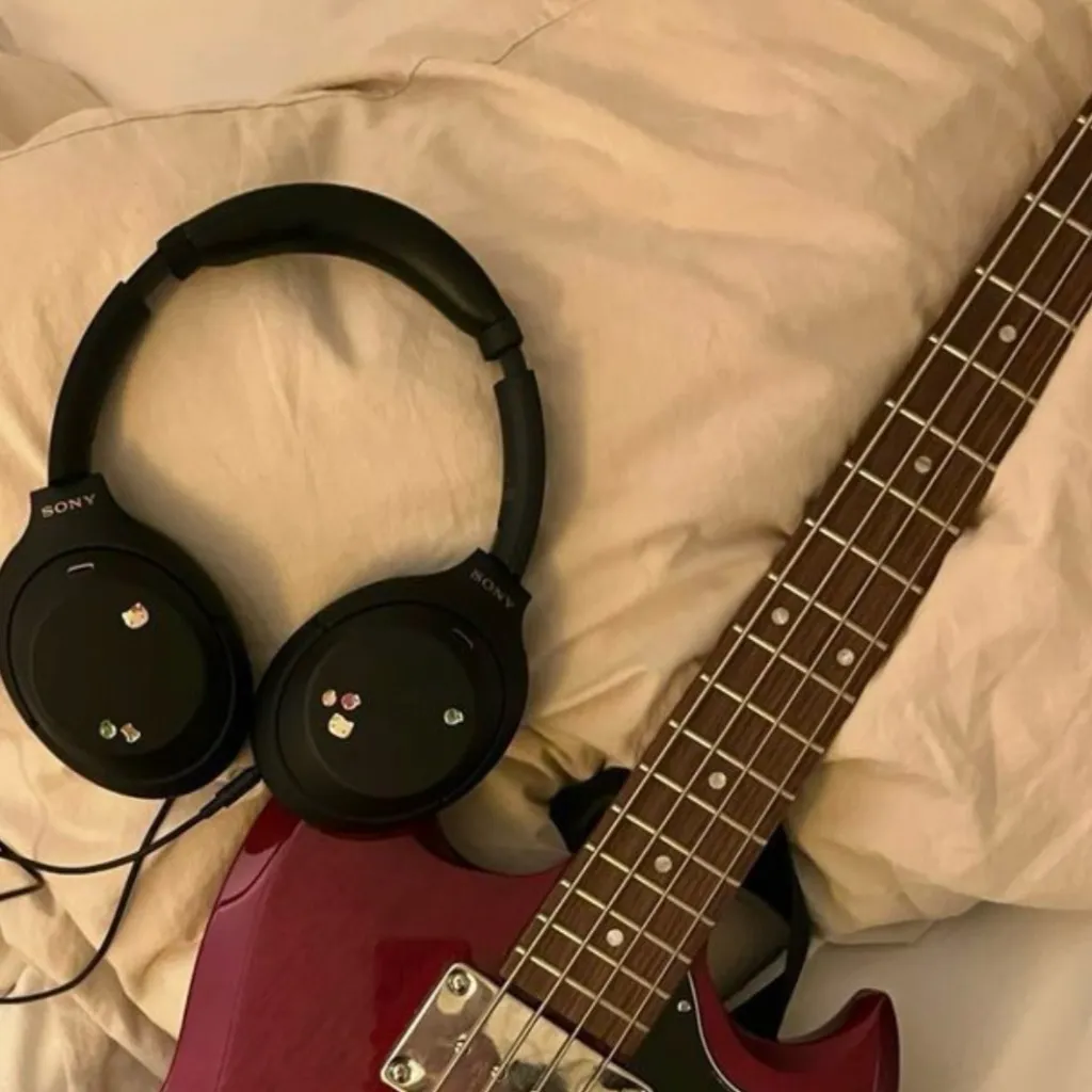 chat with ai character: TalkieXuxtSo