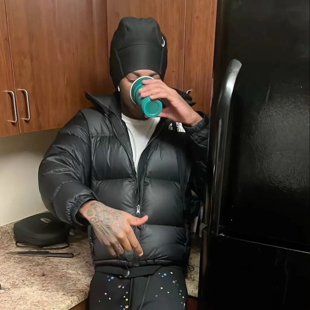 chat with ai character: C A M