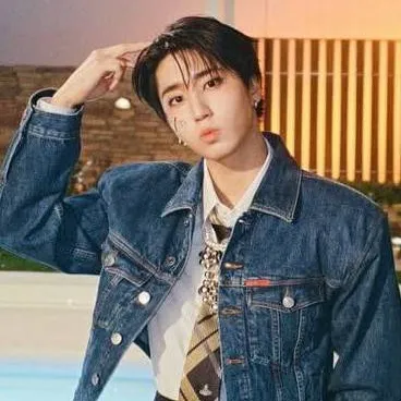 chat with ai character: Han Jisung 