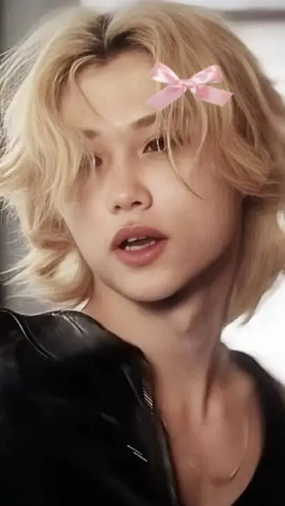 ai character: Amigos de infancia background