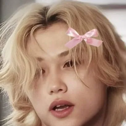 chat with ai character: Amigos de infancia