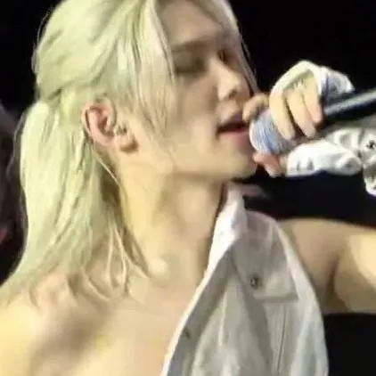 chat with ai character: ~Felix~