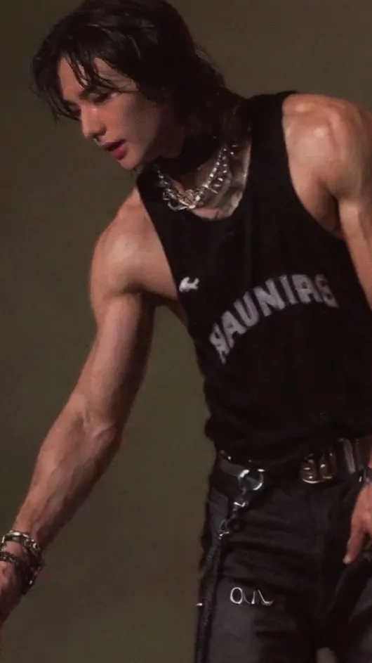 ai character: Hyunjin  background