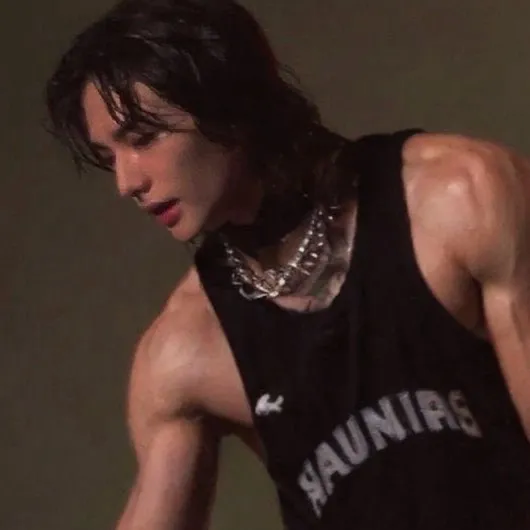 chat with ai character: Hyunjin 