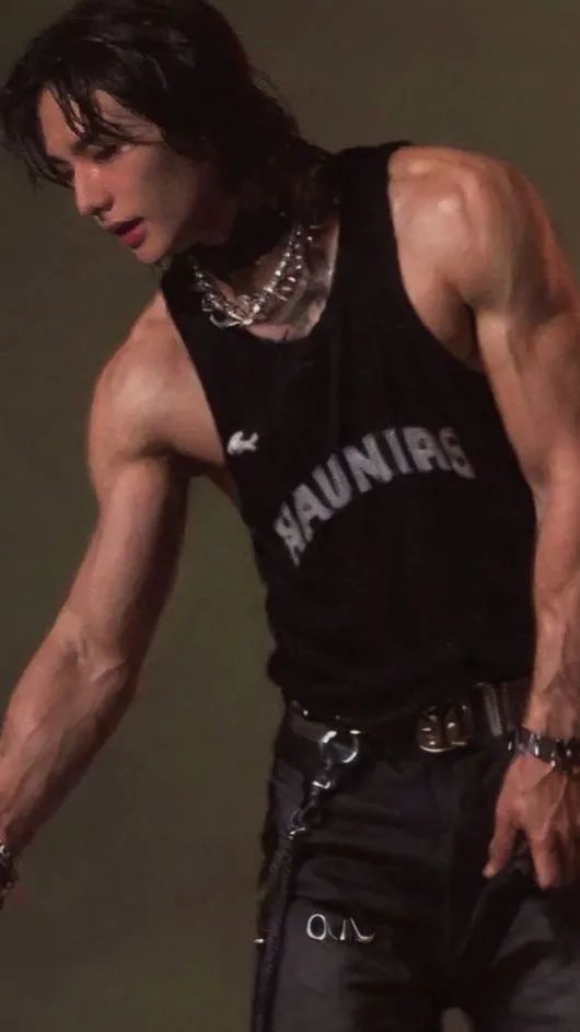 ai character: Hyunjin  background