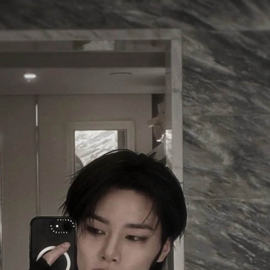 chat with ai character: I N