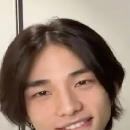 chat with ai character: Hwang hyunjin 